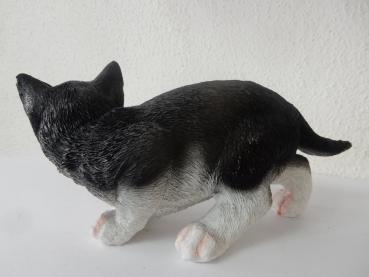 Figur Katze schwarz-weiß sich anschleichend2