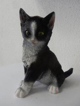 Figur Katze schwarz-weiß aufrecht sitzend