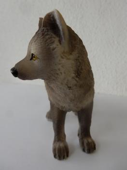 Figur Wolf Welpe stehend2