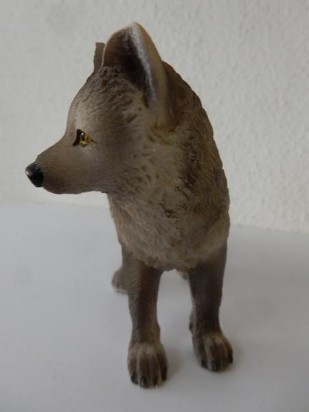 Figur Wolf Welpe stehend1